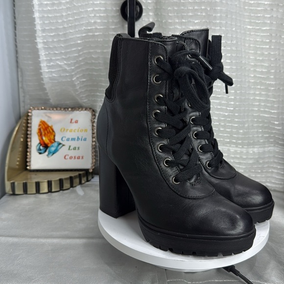 (N8) Steve Madden Women's Black Leather Combat Heeled Boots
Size 6M - Picture 5 of 11